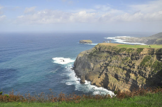 Surf en Sao Miguel, Azores: Descubre las Olas en un Paraíso Natural