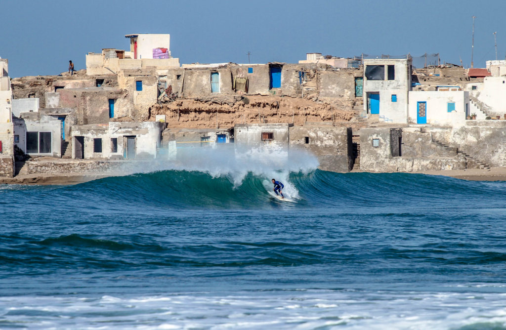 Surf en Marruecos: Las mejores olas cerca del Mediterráneo