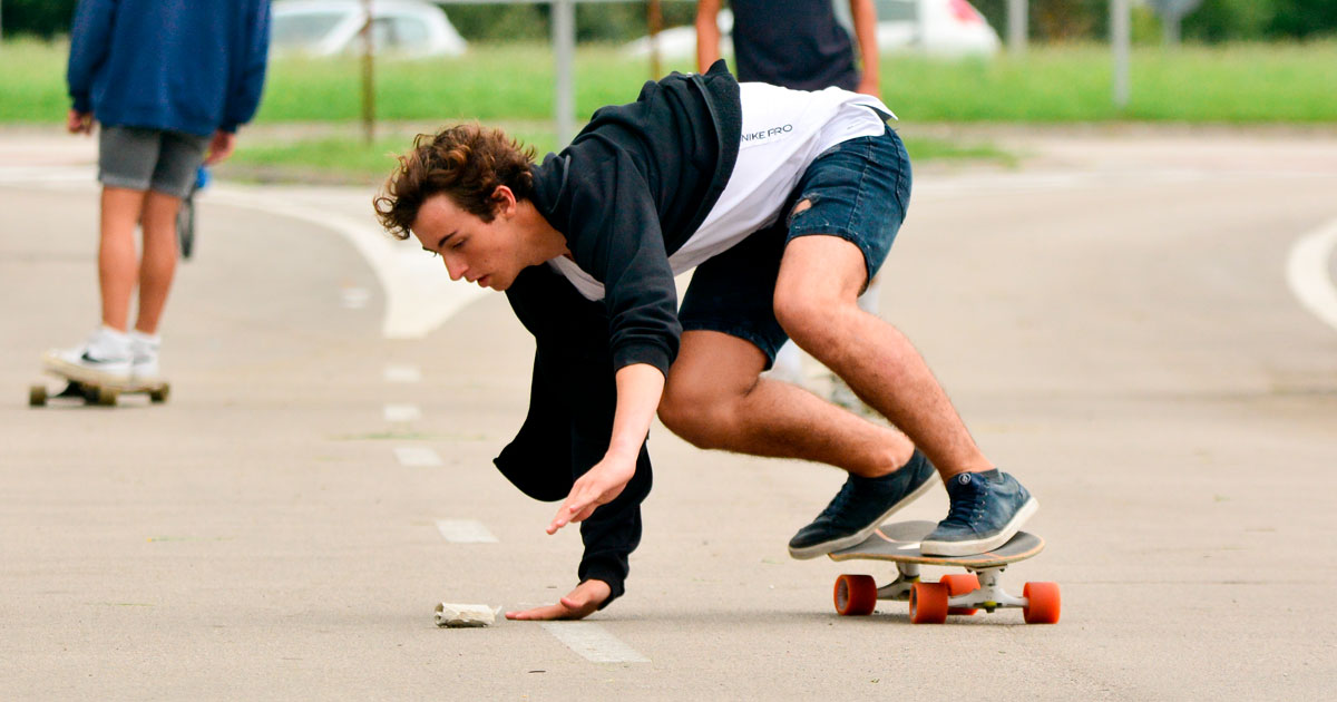 Trucos y maniobras básicas de Surfskate