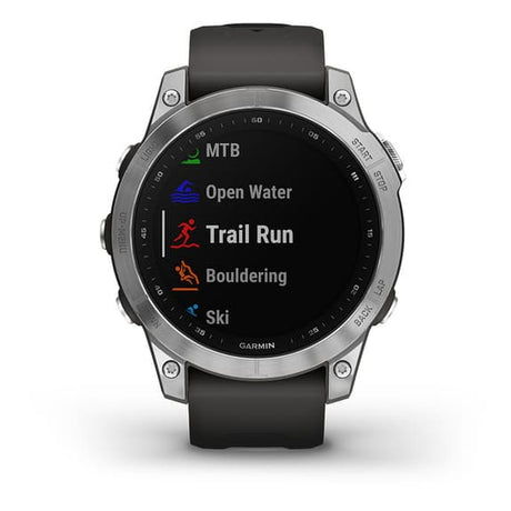 Garmin Fenix 7 plateado con correa gris grafito